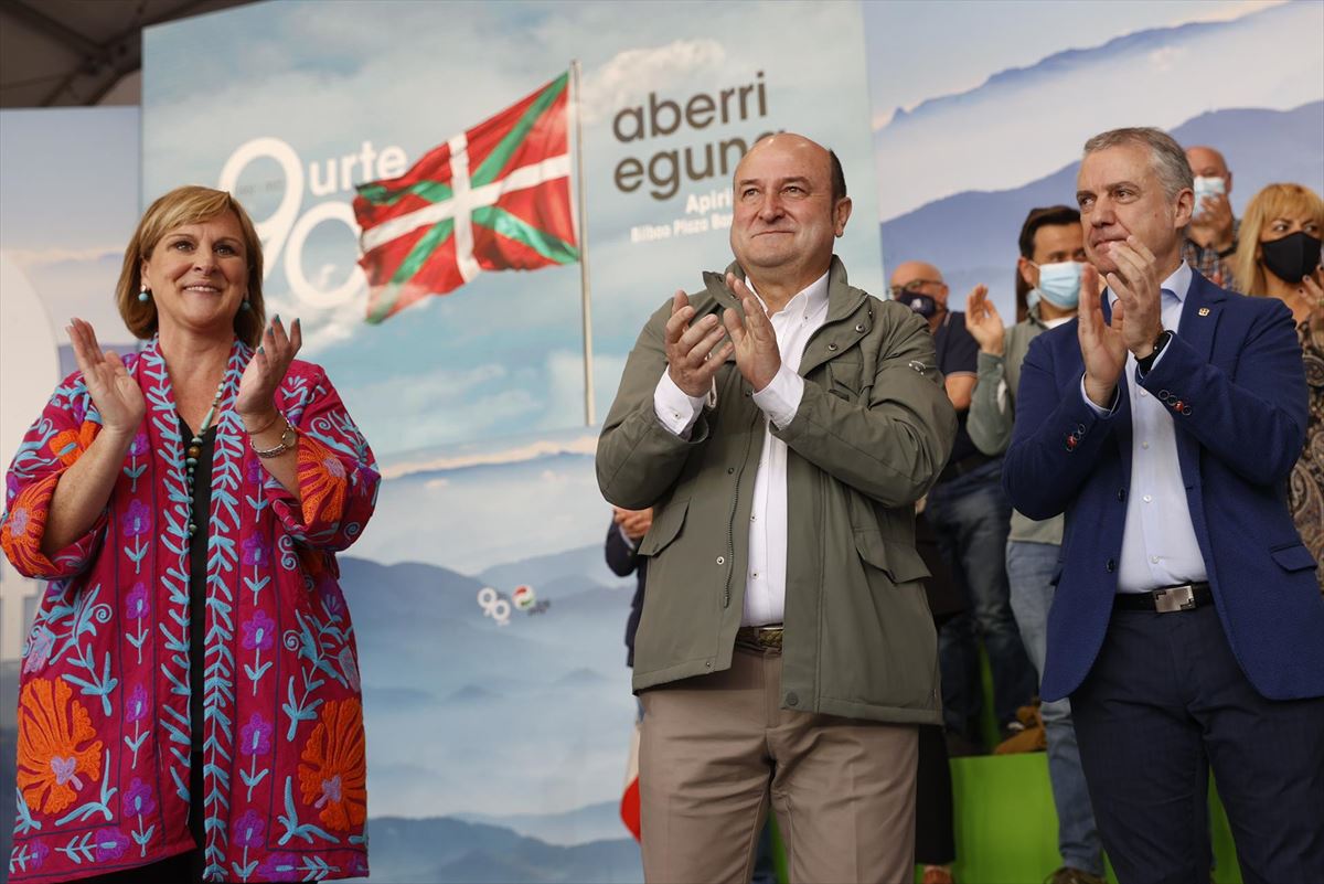 Itxaso Atutxa, Andoni Ortuzar e Iñigo Urkullu, hoy en Bilbao. Foto: EFE