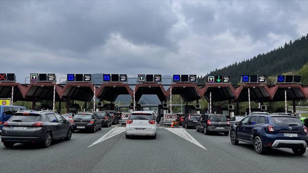 Colas en el peaje de la AP-68. 