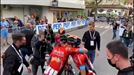 El abrazo entre Pello Bilbao y Mikel Landa tras la segunda etapa del Tour de los Alpes