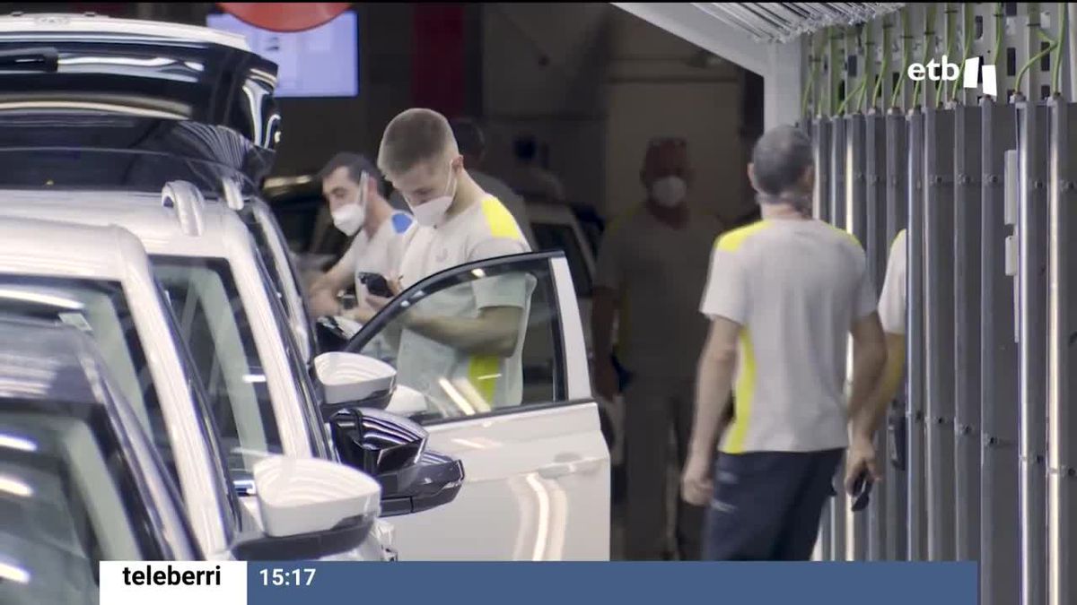 Los trabajadores de Volkswagen Navarra tendrán que seguir llevando mascarilla. EITB Media