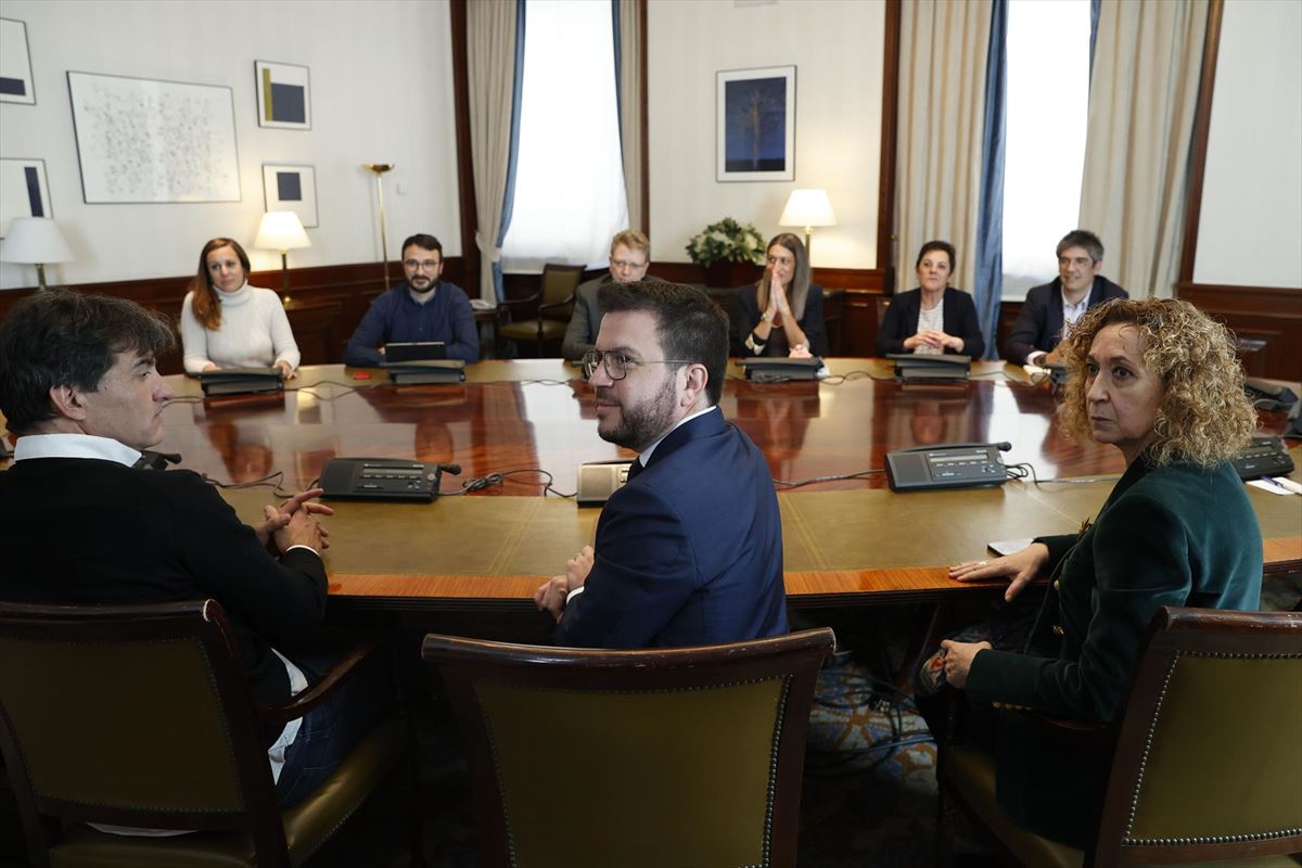 Reunión de Aragonés con representantes de los partidos presuntamente espiados. Foto de archivo: EFE