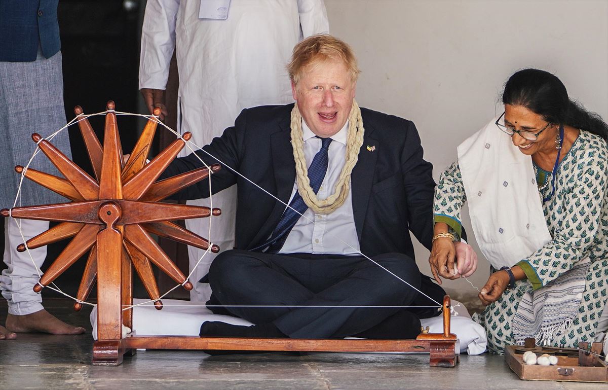 Boris Johnson de visita oficial en India. Foto: EFE
