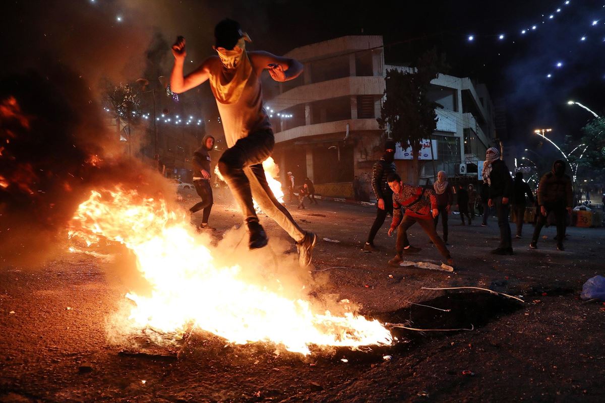 Enfrentamientos vividos en la madrugada del pasado sábado en Hebrón. Foto: EFE