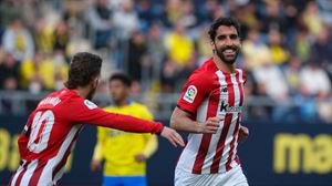 El Athletic sufre para ganar en Cádiz pese meter tres goles en la primera media hora (2-3)