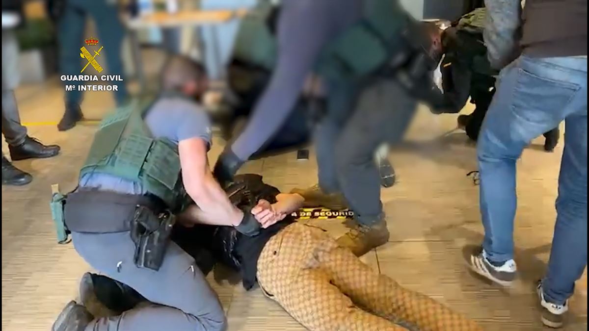 Uno de los detenidos. Imagen obtenida de un vídeo de la Guardia Civil.