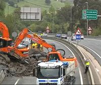 Cortada la autovía A-8 a la altura de Ontón, entre Cantabria y Bizkaia, tras un desprendimiento 