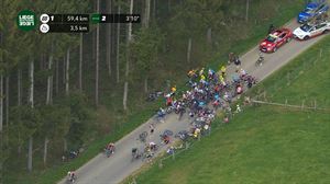 La multitudinaria caída de la Lieja-Bastoña-Lieja