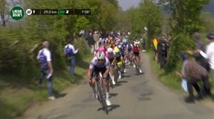 Ataque de Evenepoel en las últimas rampas de La Redoute