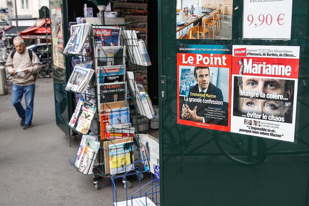 Los quioscos se llenan con portadas de Macron