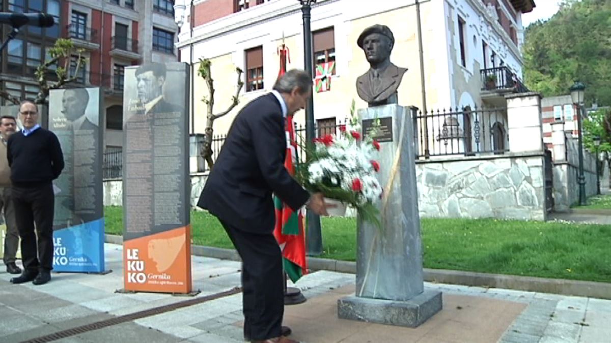 Homenaje a José de Labauria. Imagen obtenida de un vídeo de EITB Media.