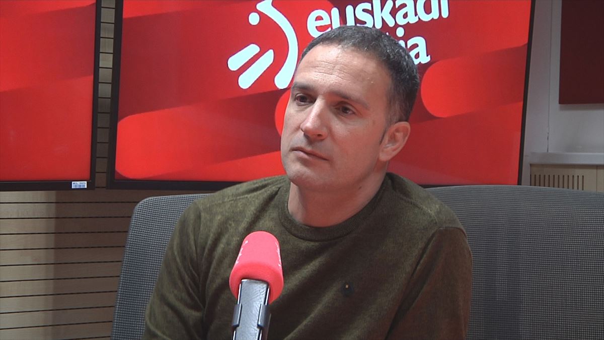 El secretario general de ELA, Mitxel Lakuntza, en Euskadi Irratia