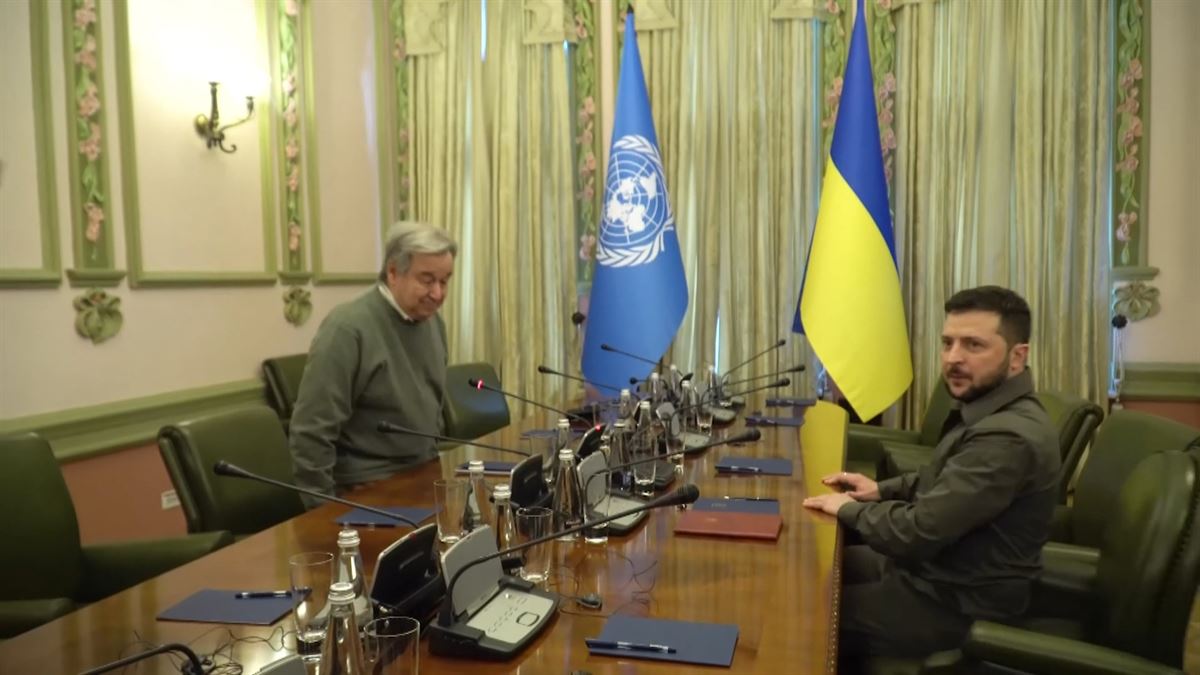 Dos misiles impactan en Kiev durante la reunión de Volodimir Zelenski y António Guterres
