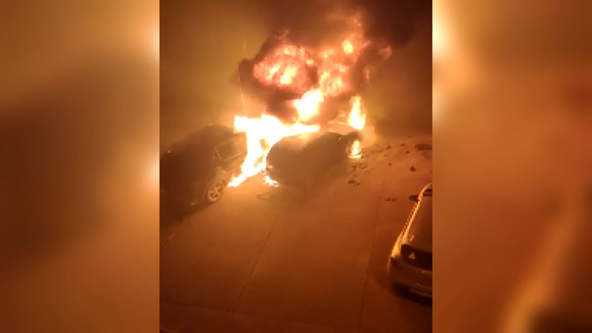 Vehículo en llamas en Marcilla. Foto: Bomberos de Navarra