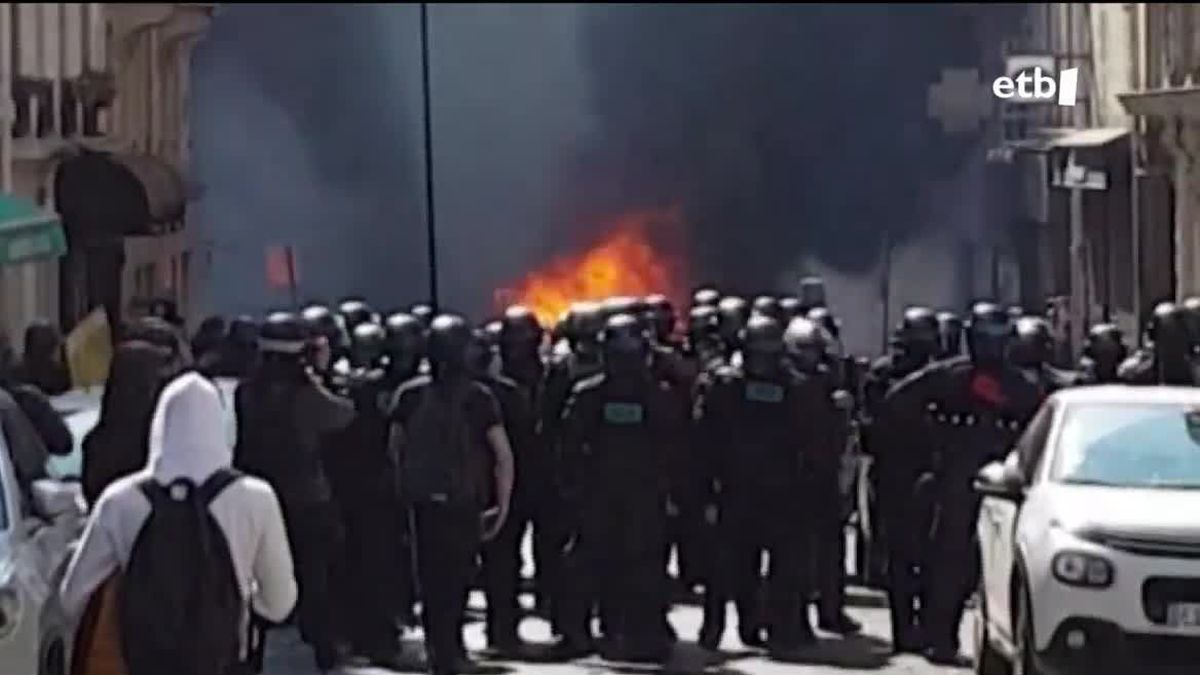 Enfrentamientos en París, el 1 de mayo. Imagen obtenida de un vídeo de EITB Media