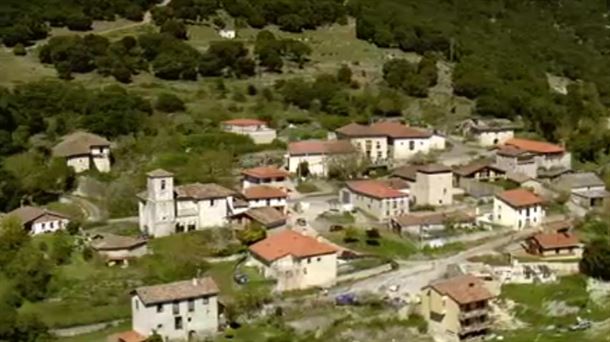 Ormijana, a los pies de la Sierra de Arkamo y pertenece al municipio de Ribera Alta.