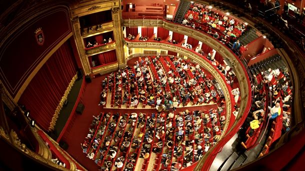 Vista general de la sala del Teatro Gayarre | Fuente: teatrogayarre.com