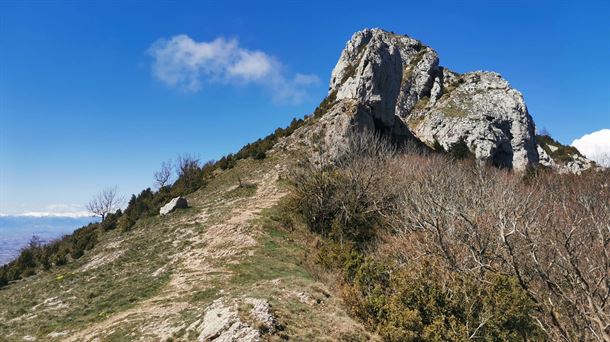 La Sierra de Cantabria-Toloño era zona de paso natural de las gentes de ambas vertientes.