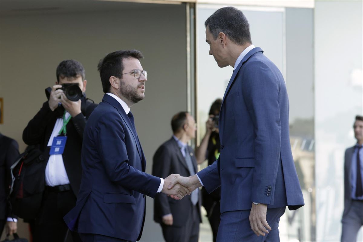 Pere Aragonés junto a Pedro Sánchez, hoy. Foto: EFE.