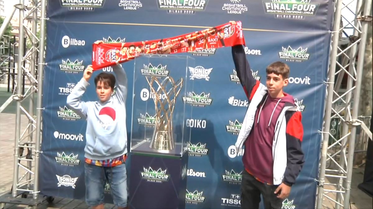 Fan Zone en el Arenal. Imagen obtenida de un vídeo de EITB Media.