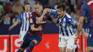 Realak gehiegi barkatu du Levanteren aurka, eta galdu egin du azken orduko penalti batekin (2-1)