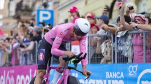 Van der Poelek istilua izan du bi neraberekin, atxilotu egin dute eta Mundialeko errepideko proba utzi du