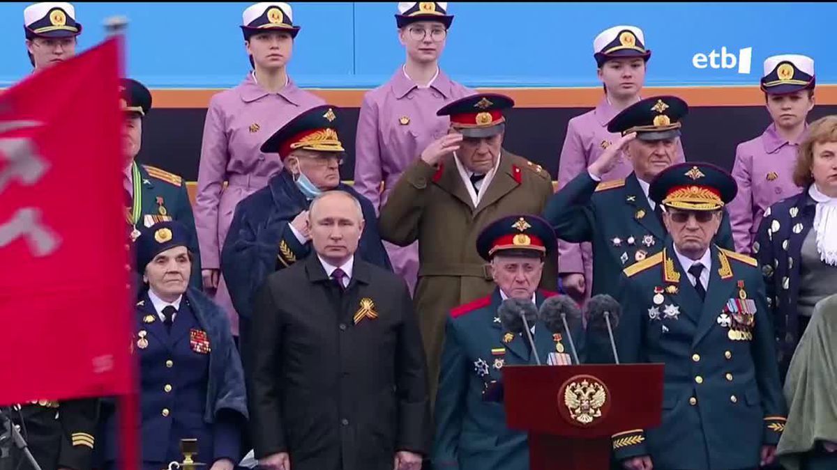 Vladimir Putin Garaipenaren Egunean (artxiboko irudia)