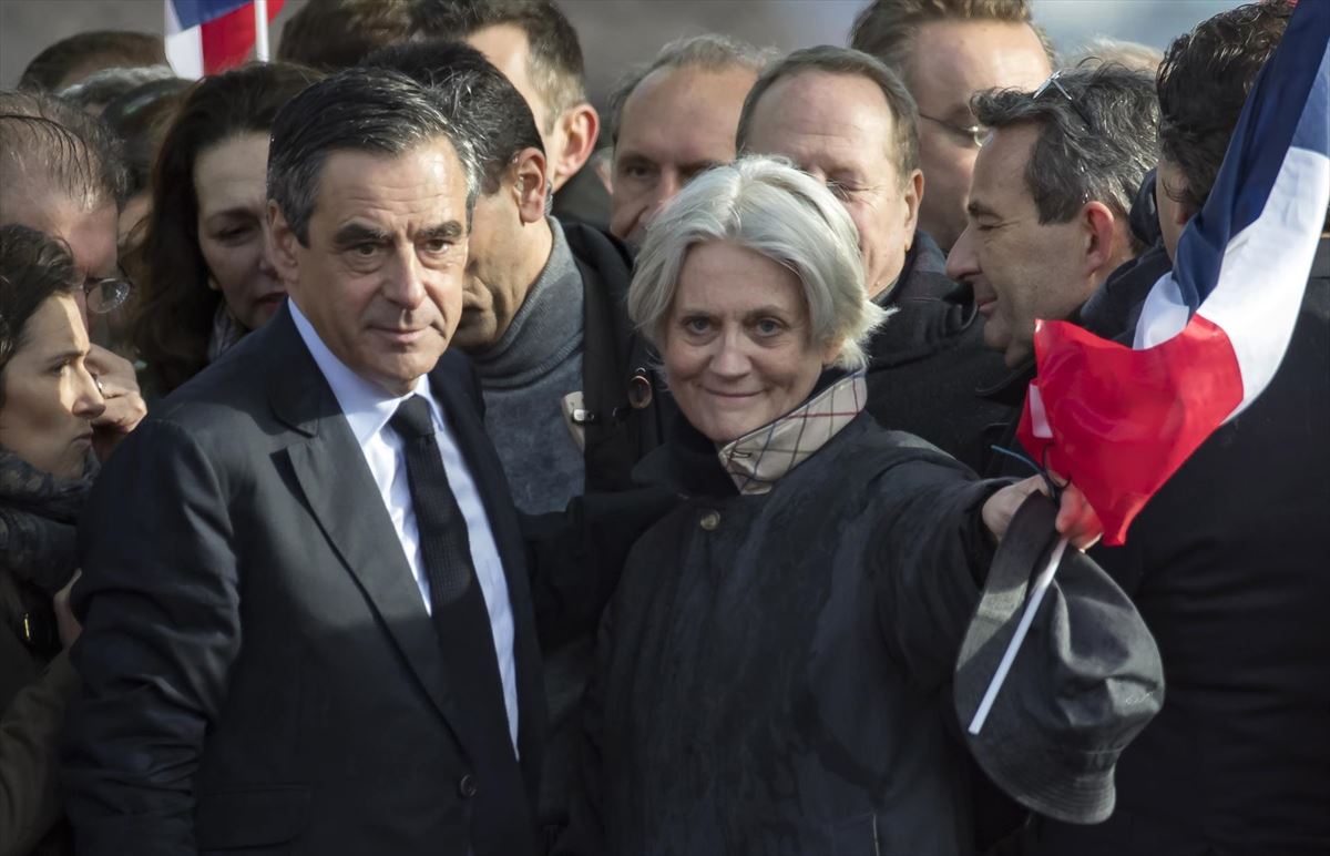 François y Penelope Fillon en un acto político de 2017. Foto de archivo: EFE