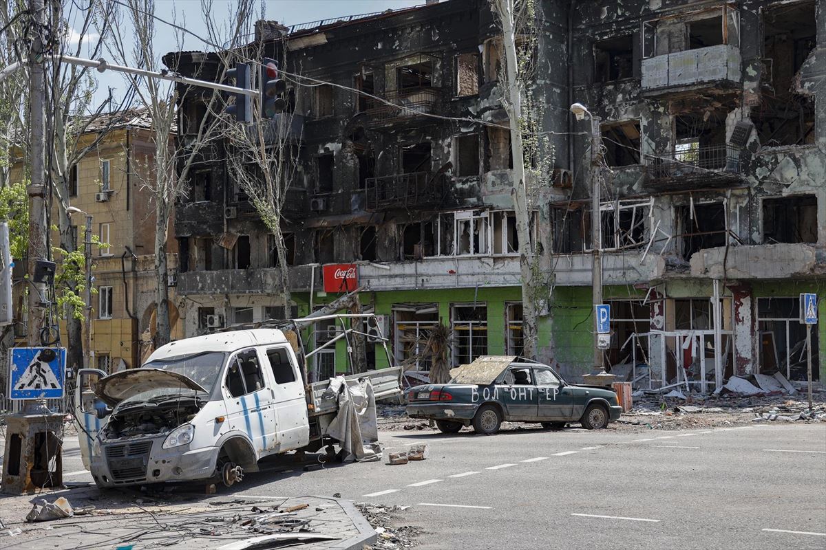 Un edificio bombardeado en Mariúpol. Foto: EFE