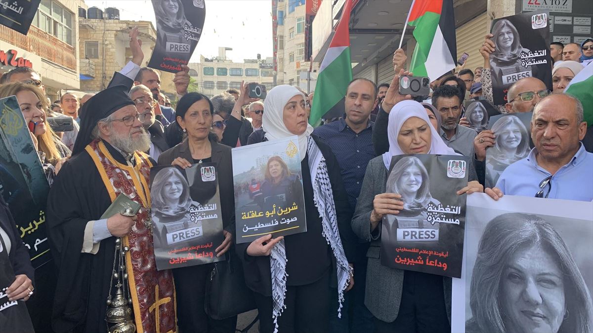 Shireen Abu Akleh kazetariaren hilketa salatzeko protestak Palestinan