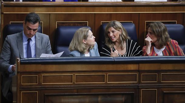 La ley provoca un cruce de declaraciones entre las ministras Yolanda Díaz y Nadia Calviño. Foto: EFE