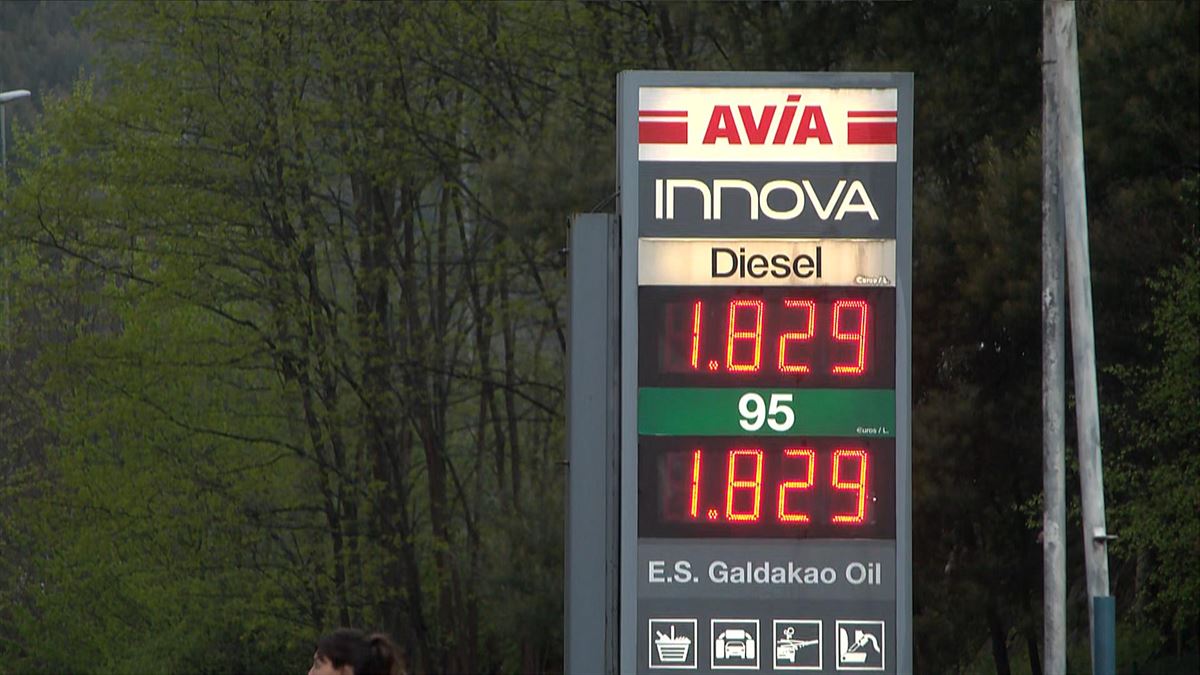 En este mes y medio los carburantes se han encarecido. Foto extraída de un vídeo de EITB MEDIA.