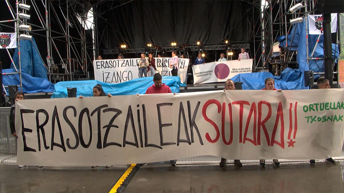 Concentración de protesta en Ortuella tras una agresión sexual en mayo. Foto: EITB Media