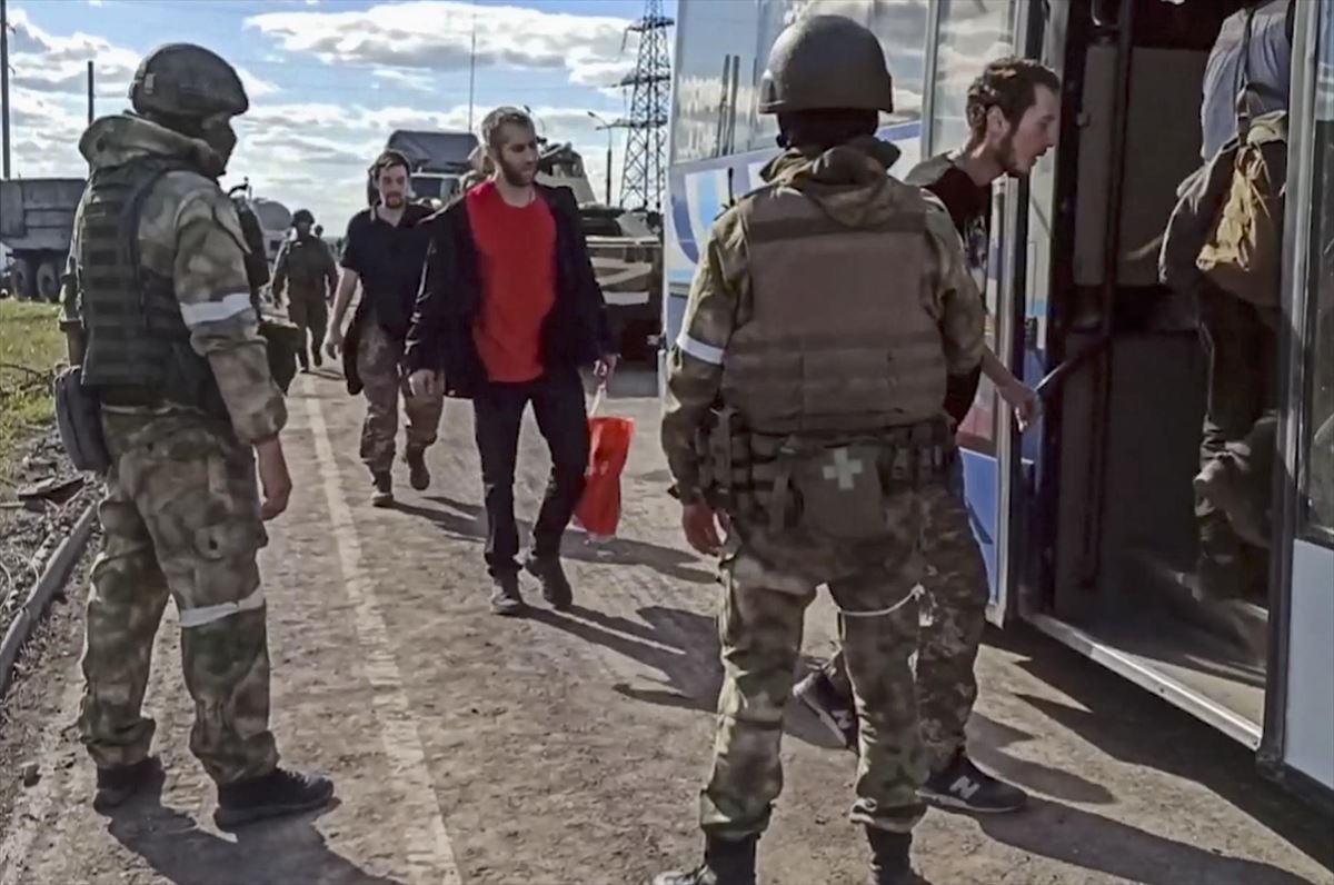 Evacuación de los soldados ucranianos desde Azovstal. EFE