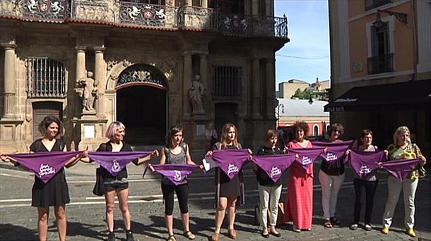 Las representantes de la Plataforma de Mujeres contra la Violencia Sexista, durante el acto de hoy. 