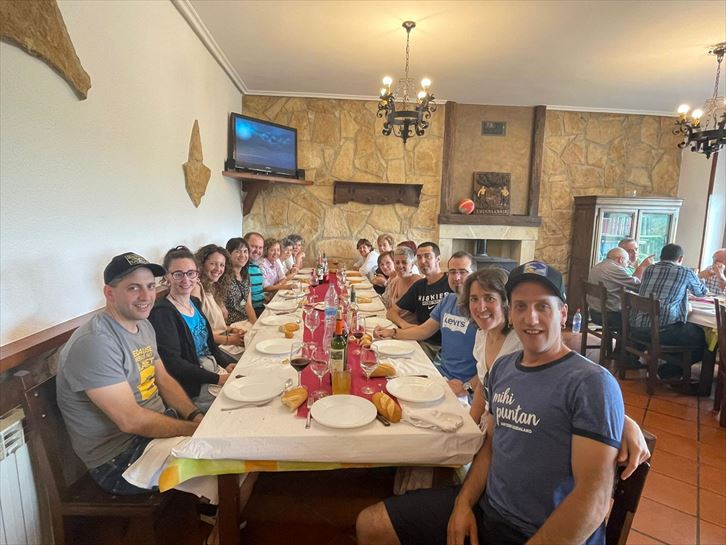 5.-Comida de hermandad en el concejo de Ordoñana-Erdoñana  (Donemiliaga-San Millán)