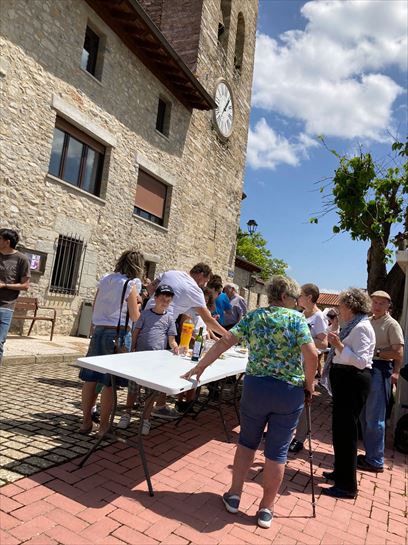 9.-Procesión de San Isidro en el entorno de la ermita de Ibernalo en el concejo de Santa Cruz de Campezo