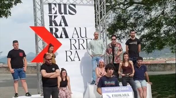 Euskara Aurrera manifestazioaren aurkezpena Iruñean.