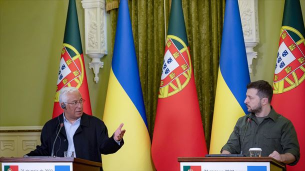 El primer ministro de Portugal, António Costa, y el presidente de Ucrania, Volodimir Zelenski. EFE