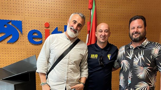 Miembros de la Peña cadista Gasteiz Horia en Radio Vitoria