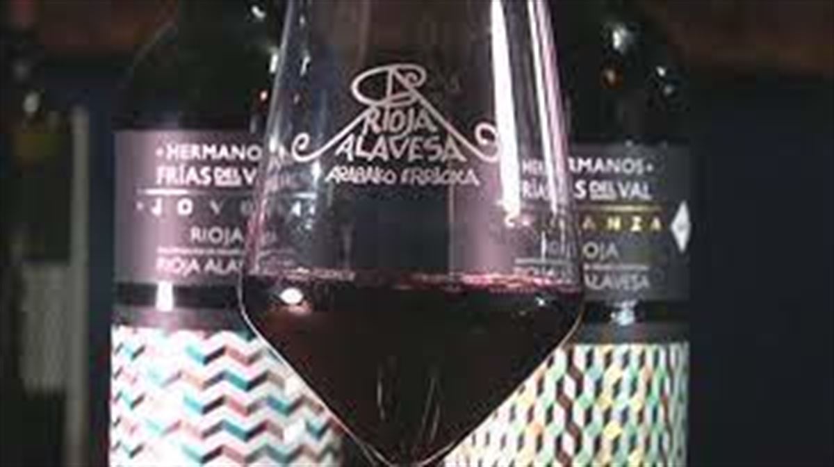 Vino de la Rioja Alavesa en un vaso