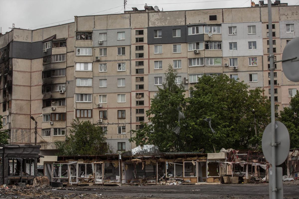 Zona residencial de Járkov, tras los bombardeos. EFE