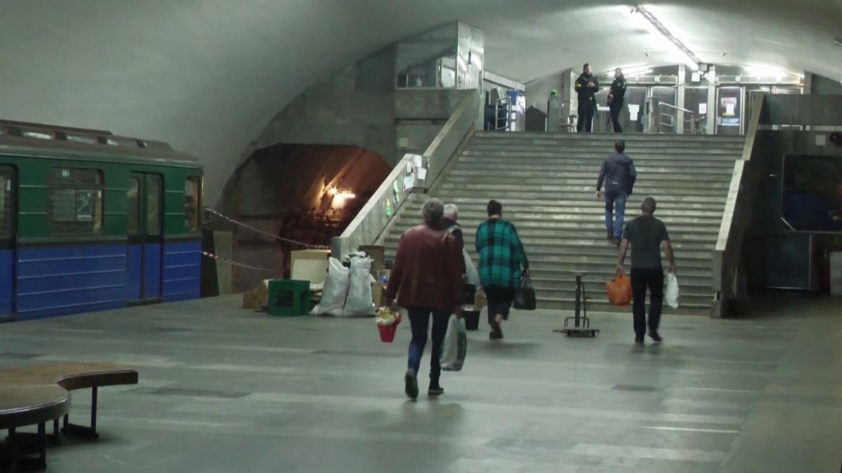 Desalojo del metro de Járkov. Imagen obtenida de un vídeo de Agencias.