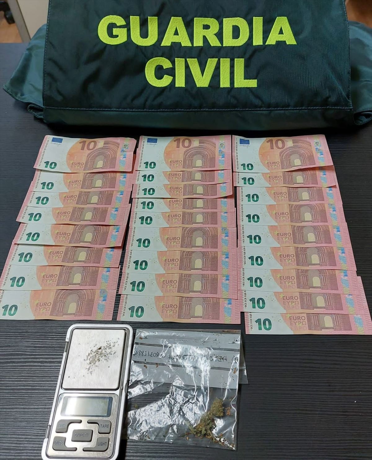 Billetes falsos de 10 euros localizados al arrestado