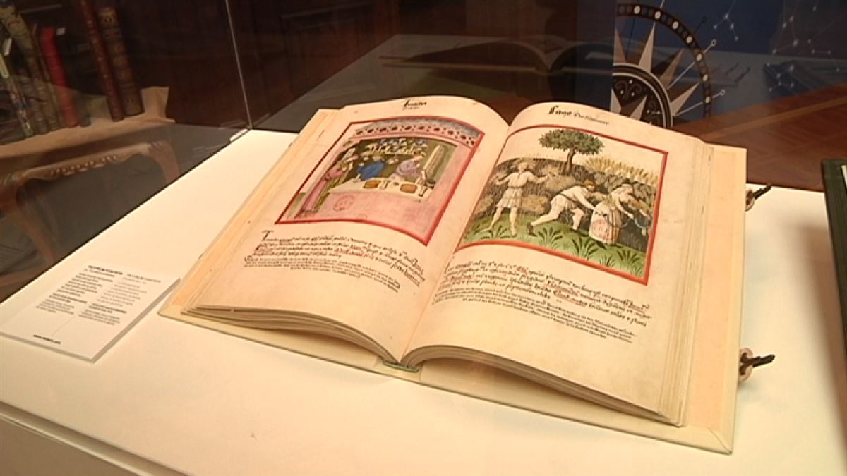 Exposición en la Biblioteca Foral de Bizkaia. Imagen obtenida de un vídeo de EITB Media.