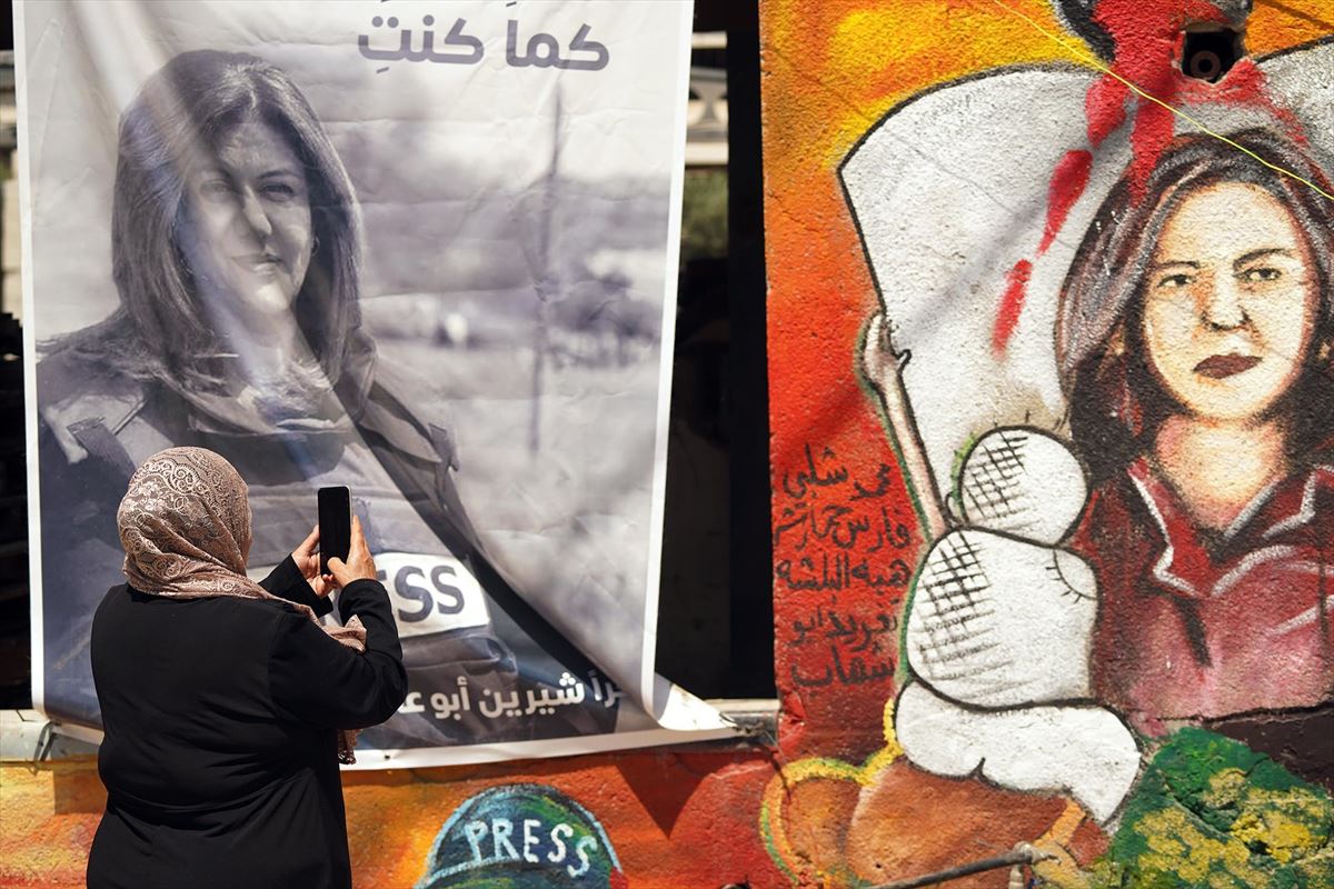 Mural con la imagen de Shireen Abu Akleh, en Yenín (Cisjordania), donde fue asesinada.