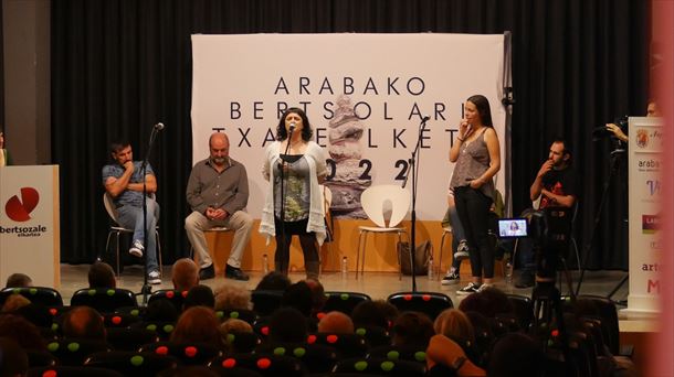 Arabako Bertsolari Txapelketako final erdiak; Araiako eta Izarrako saioak