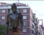 Un gigante de 5 metros recorre las calles de Getxo