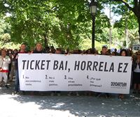 Gipuzkoako merkatari txikiek protesta egin dute 'Ticket Bai, horrela ez' lelopean