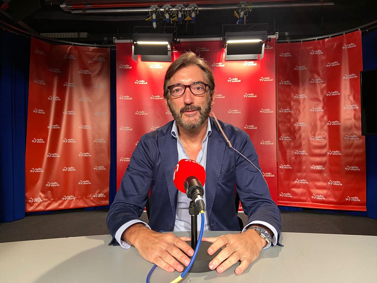 Iñaki Oyarzabal, Radio Euskadin elkarrizketatua.
