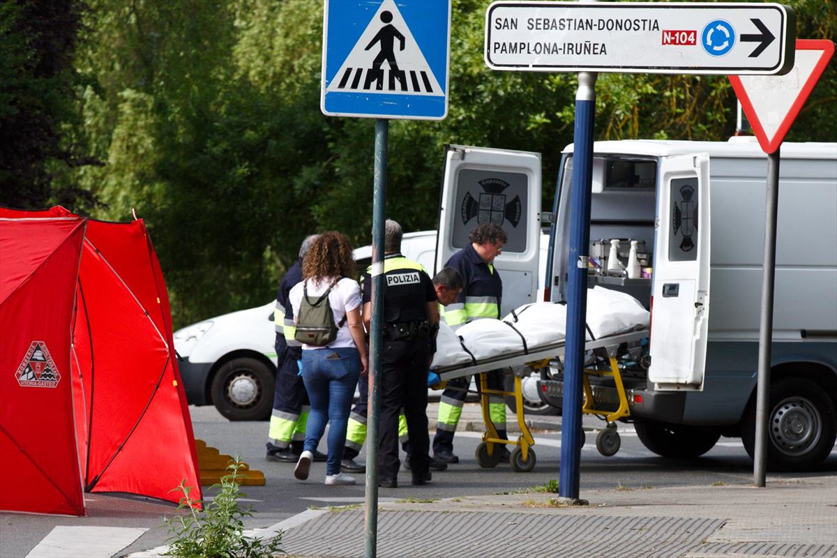 El cuerpo de la mujer de 82 años atropellada en Vitoria-Gasteiz. Foto: EFE